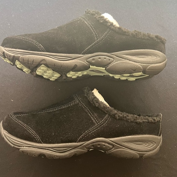 Easy Spirit Explore 24 Black Leather ESELYSSE Clogs With Faux Fur Size 8 1/2 - Picture 3 of 7